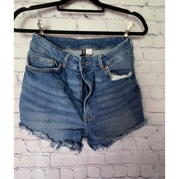 H&M Divide Juniors Jean Shorts Size 8 - Picture 1 of 3